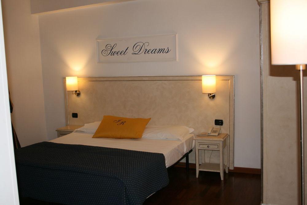 & 2* Roma